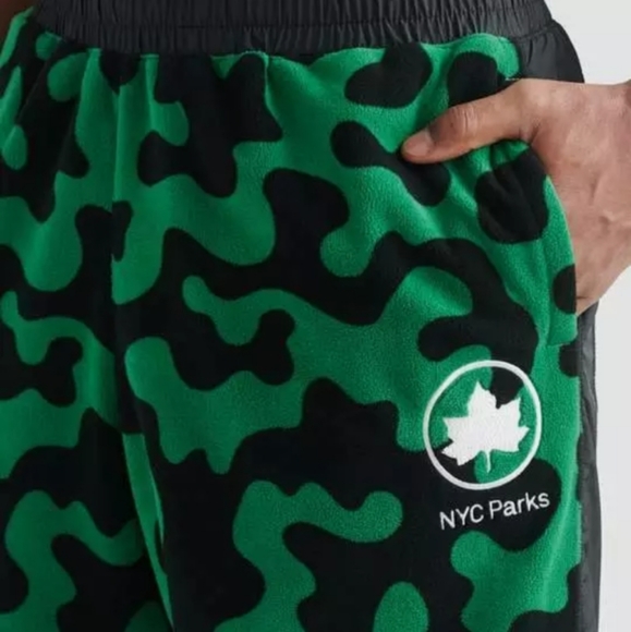 Nike NYC Parks camo fleece jogger pants size XL - Picture 3 of 4
